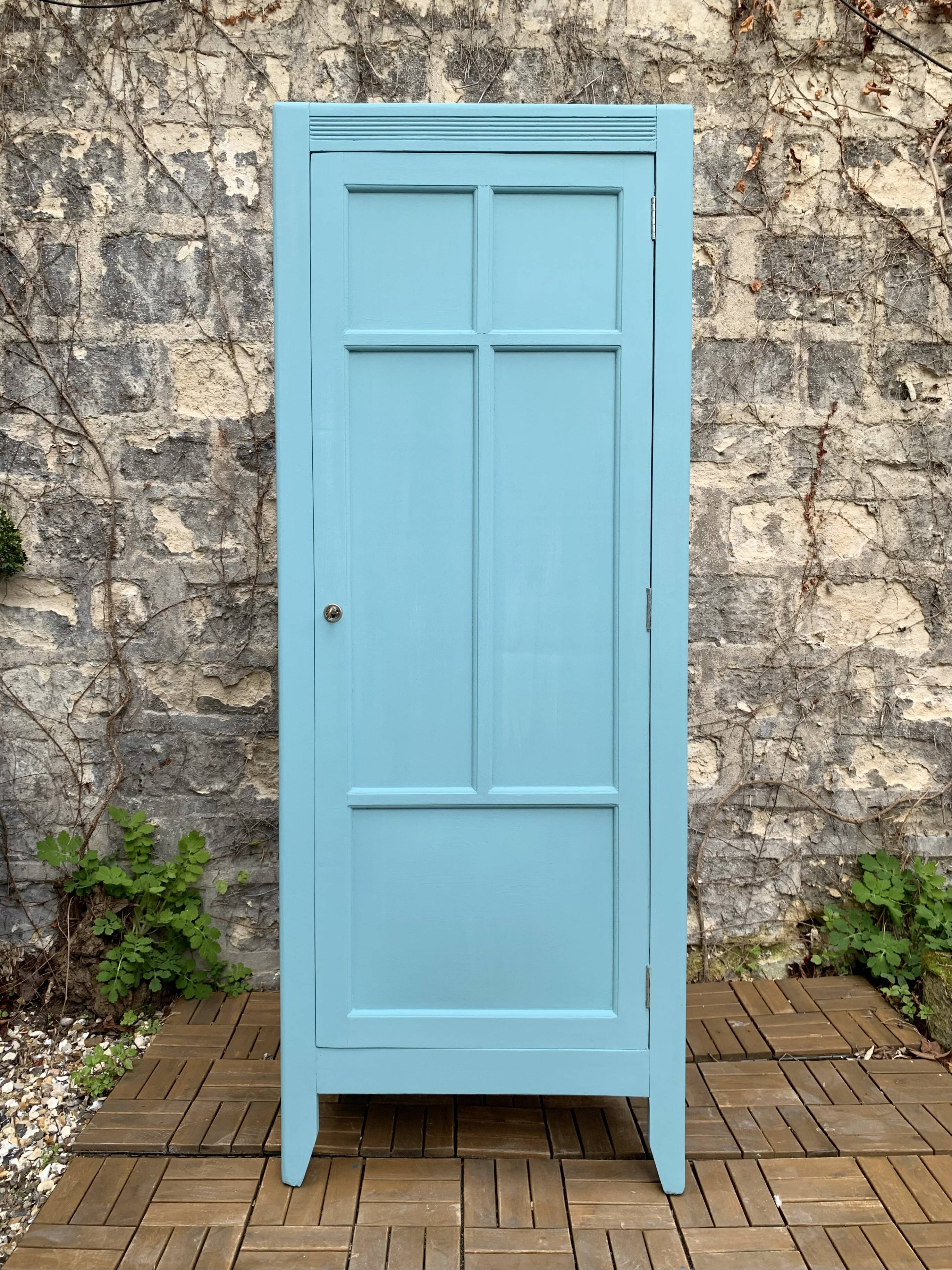 Armoire bonnetière parisienne turquoise 1940