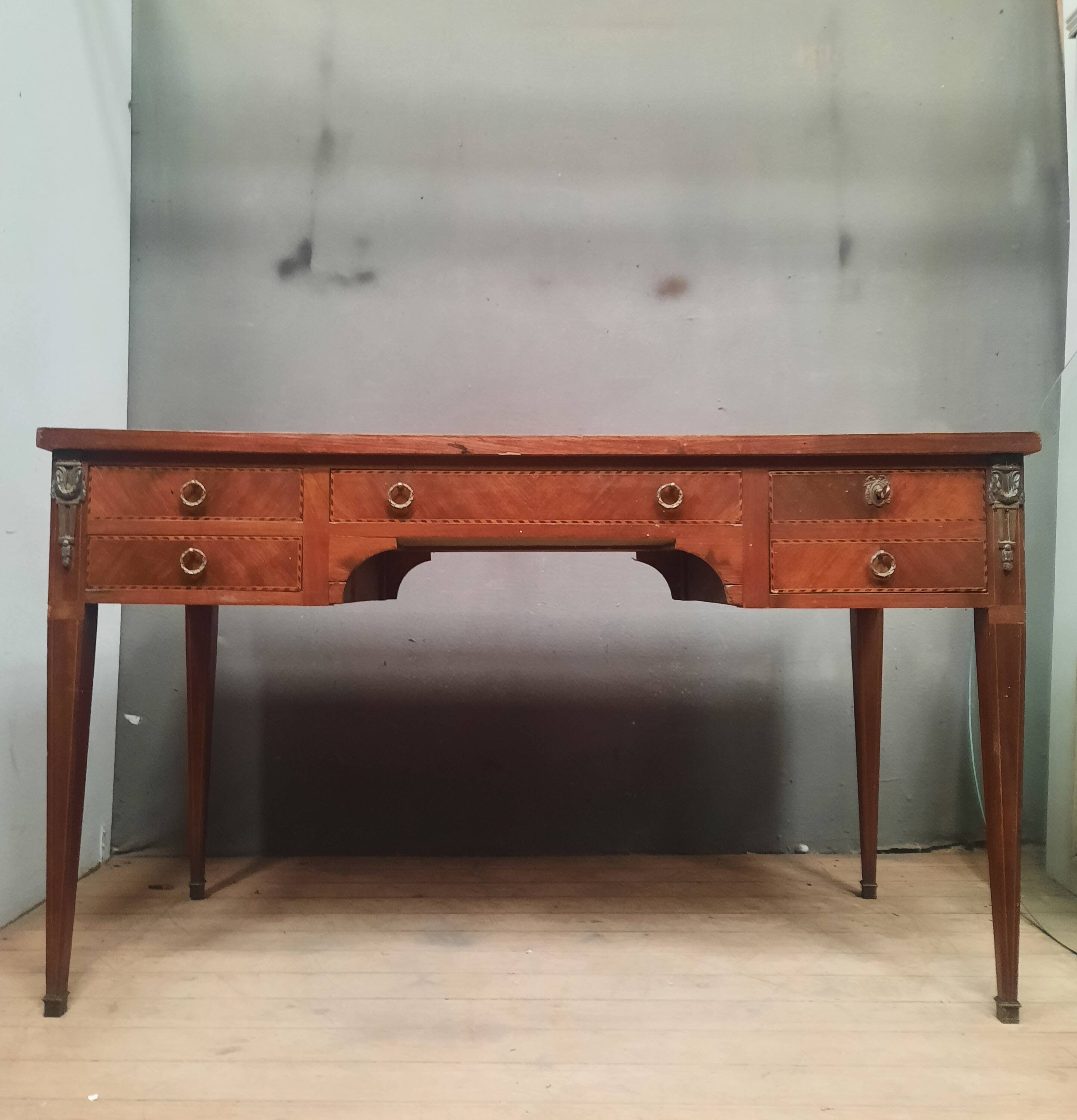 1900 Louis XVI style veneer flat desk