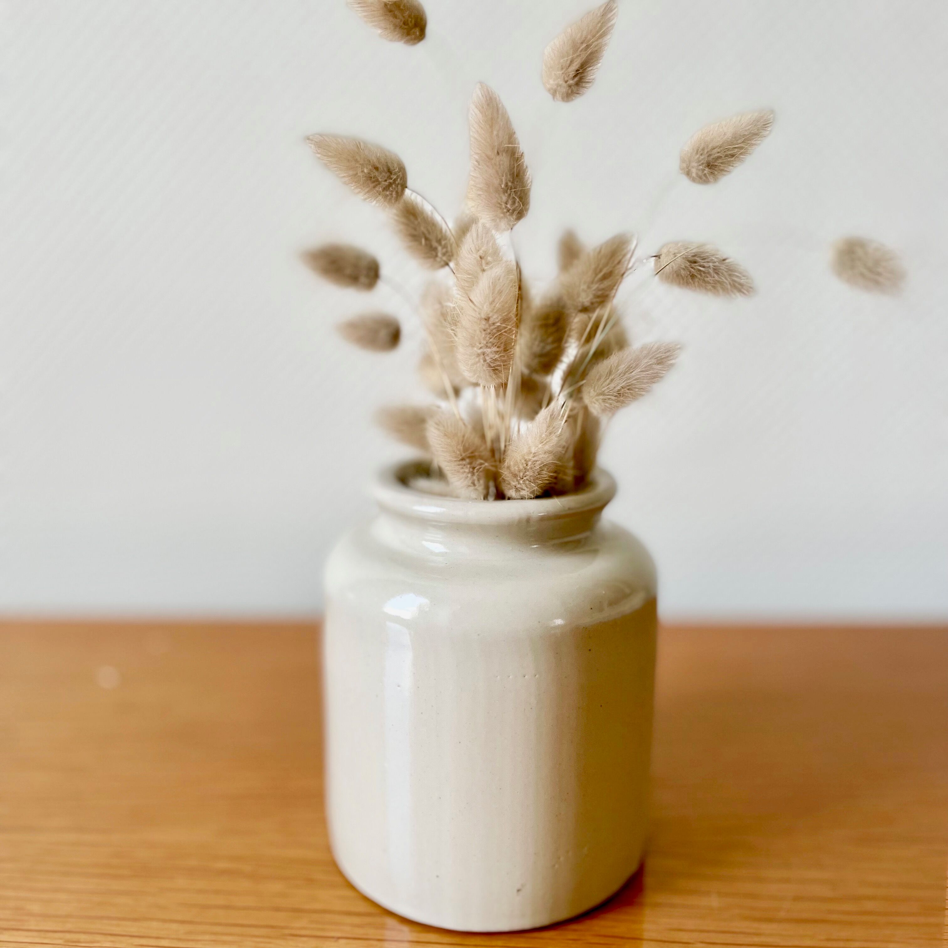 Beige enamelled sandstone pot