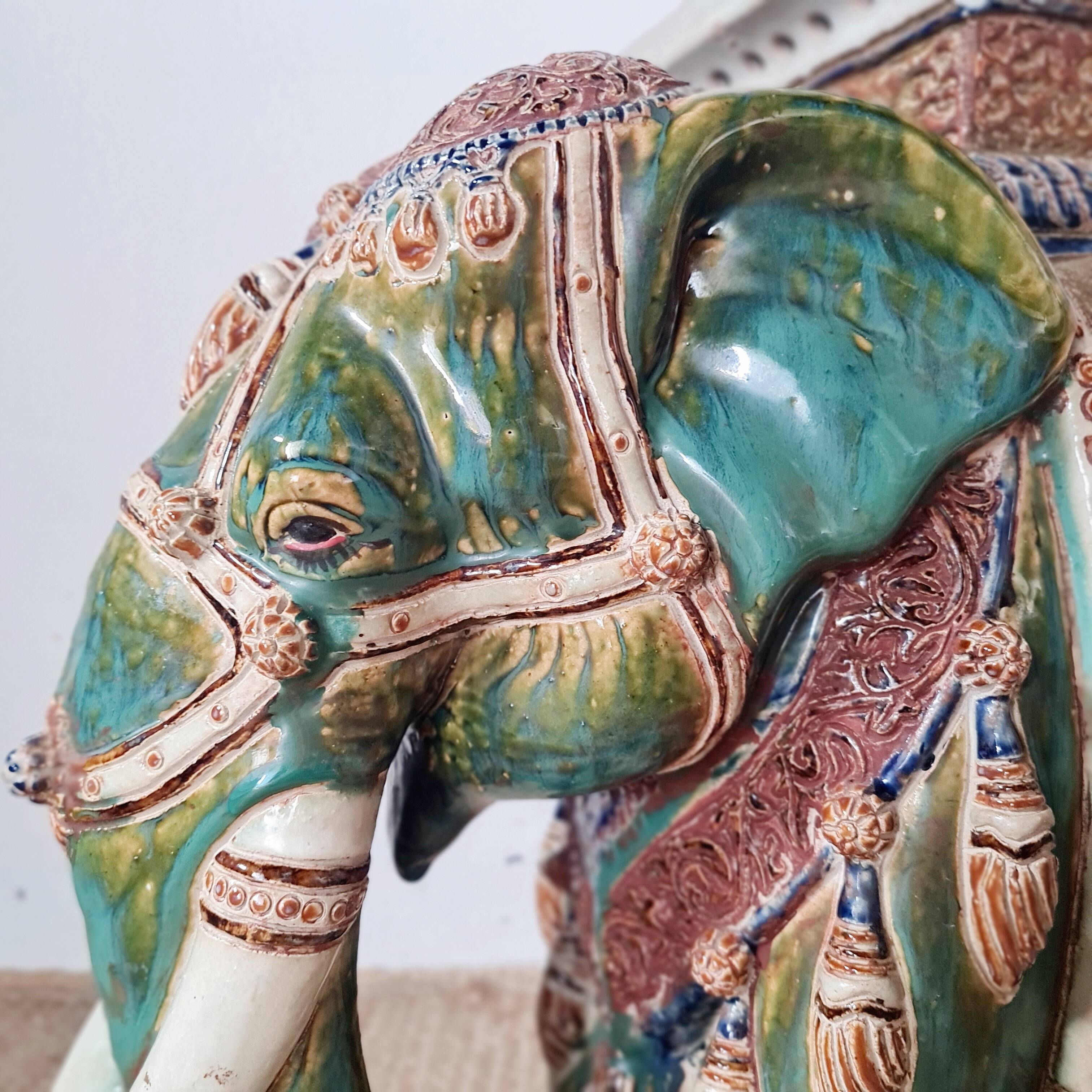 Plant stand - Vintage elephant stool in glazed ceramic