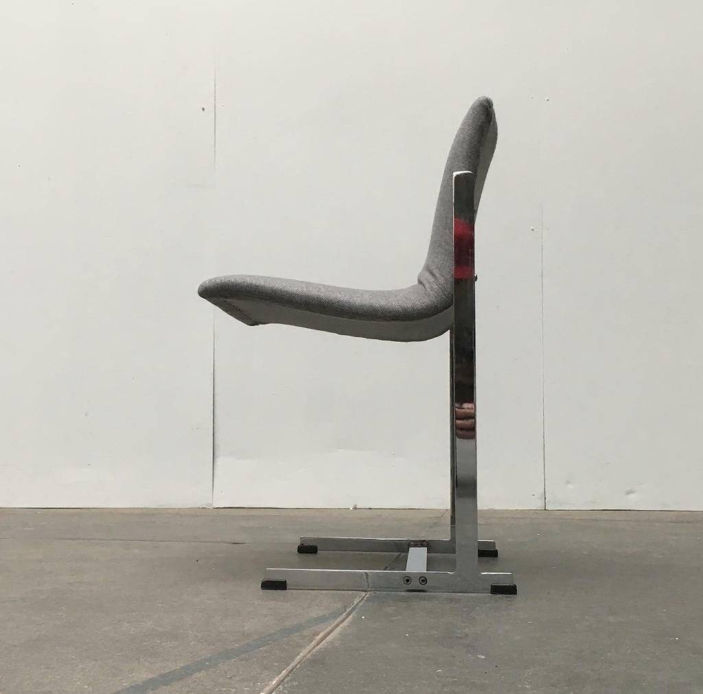 Mid-century space age cantilever chair by Richard Young for Merrow Associates, 1960s.