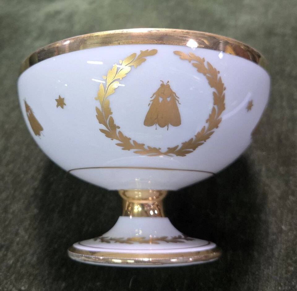 Empire-style footed cup in white porcelain, richly decorated with fine gold.