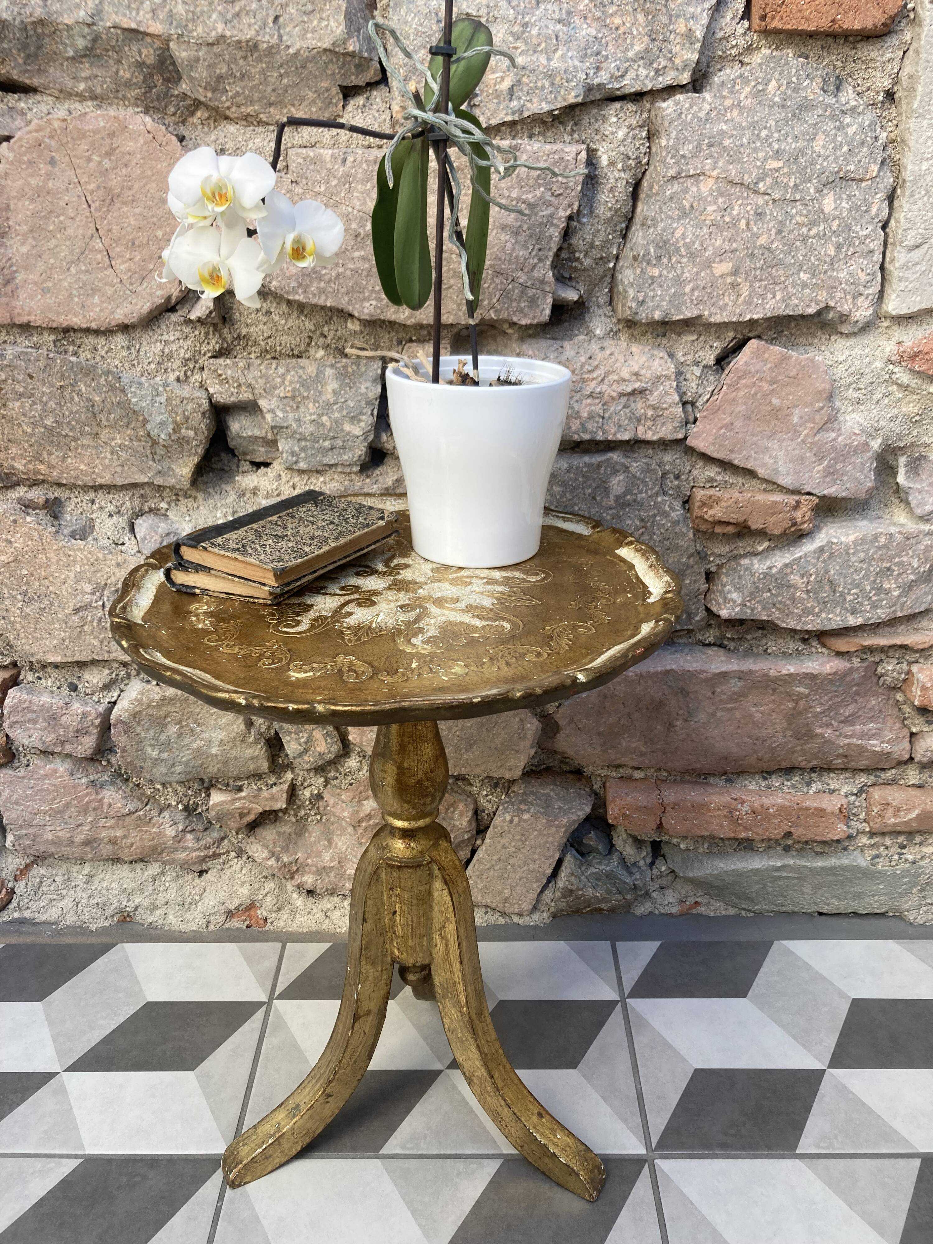 Venetian gilded wood side table harness