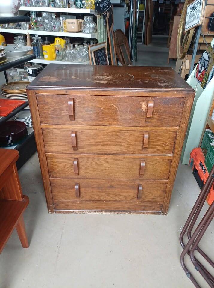 Commode ancienne en chêne, signée Bobby & Co Ltd.