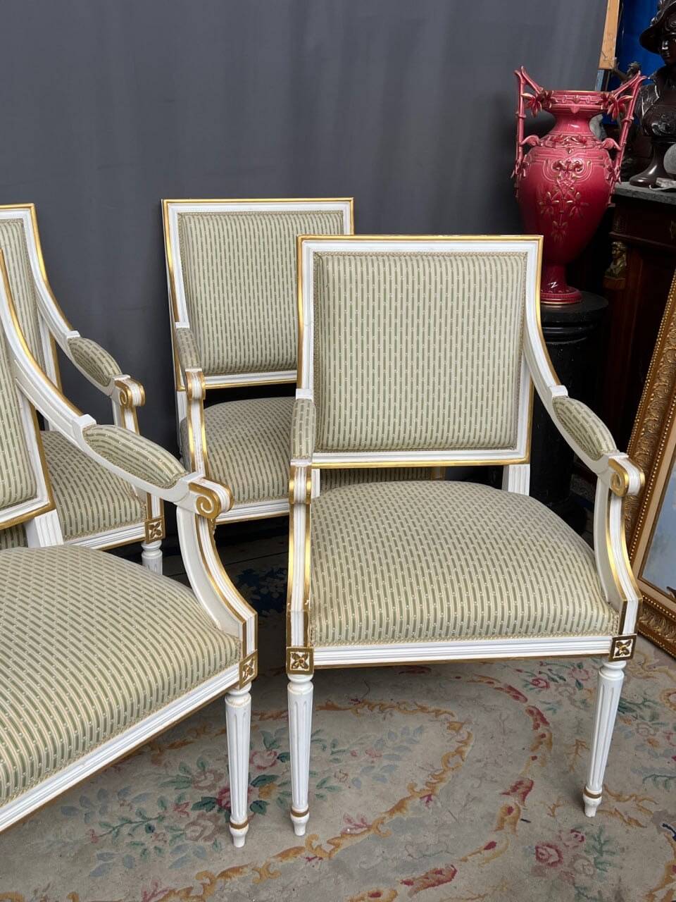 Classic Louis XVI armchairs. Solid wood.