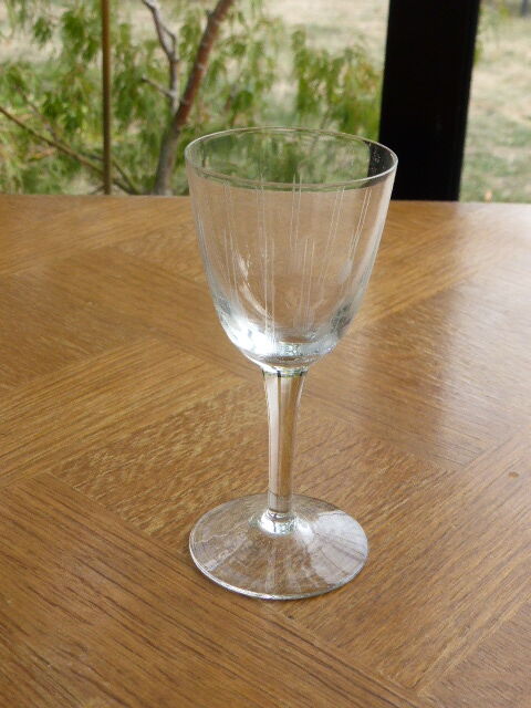 11 verres ciselés modèle gouttes, art deco, verres à cidre anciens