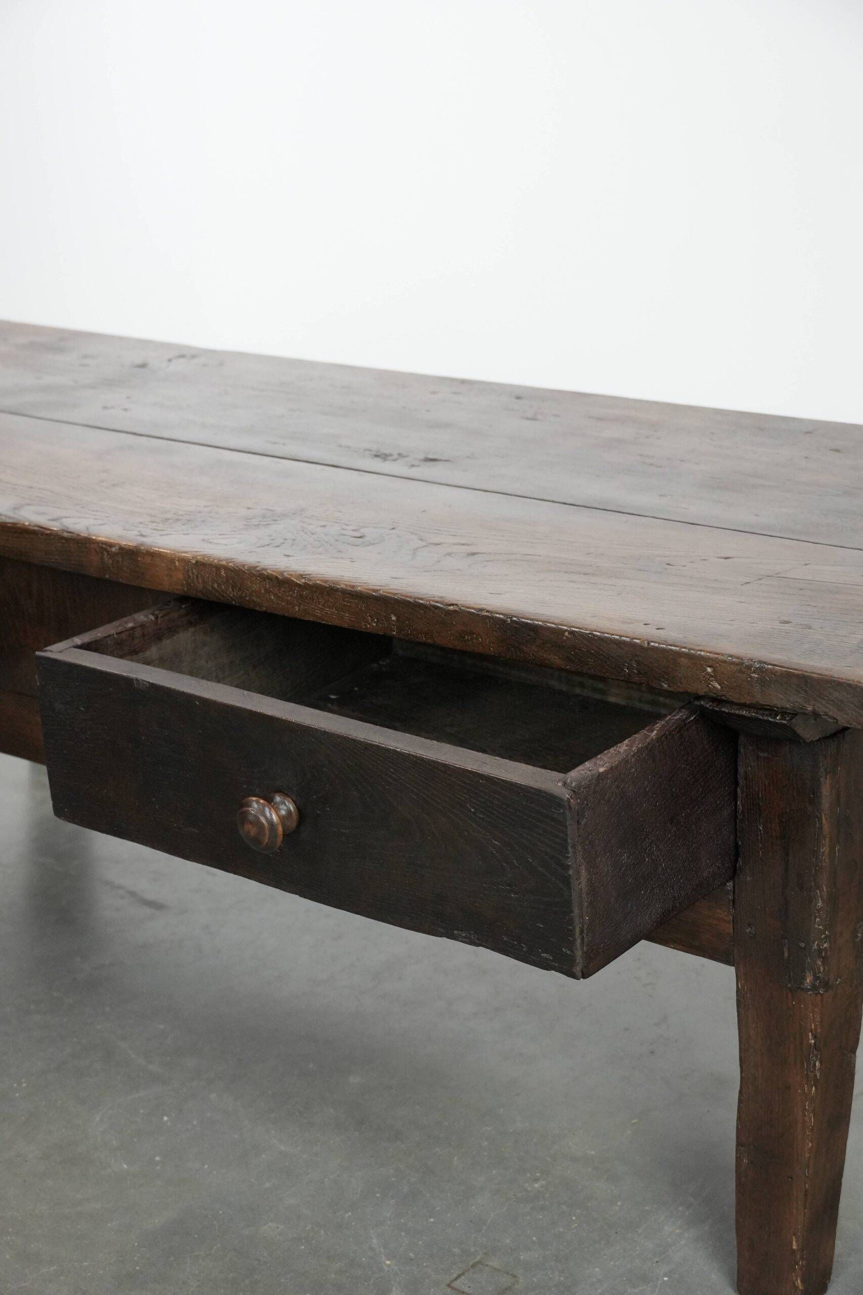 Antique 18th-century Southern European coffee table made of chestnut wood