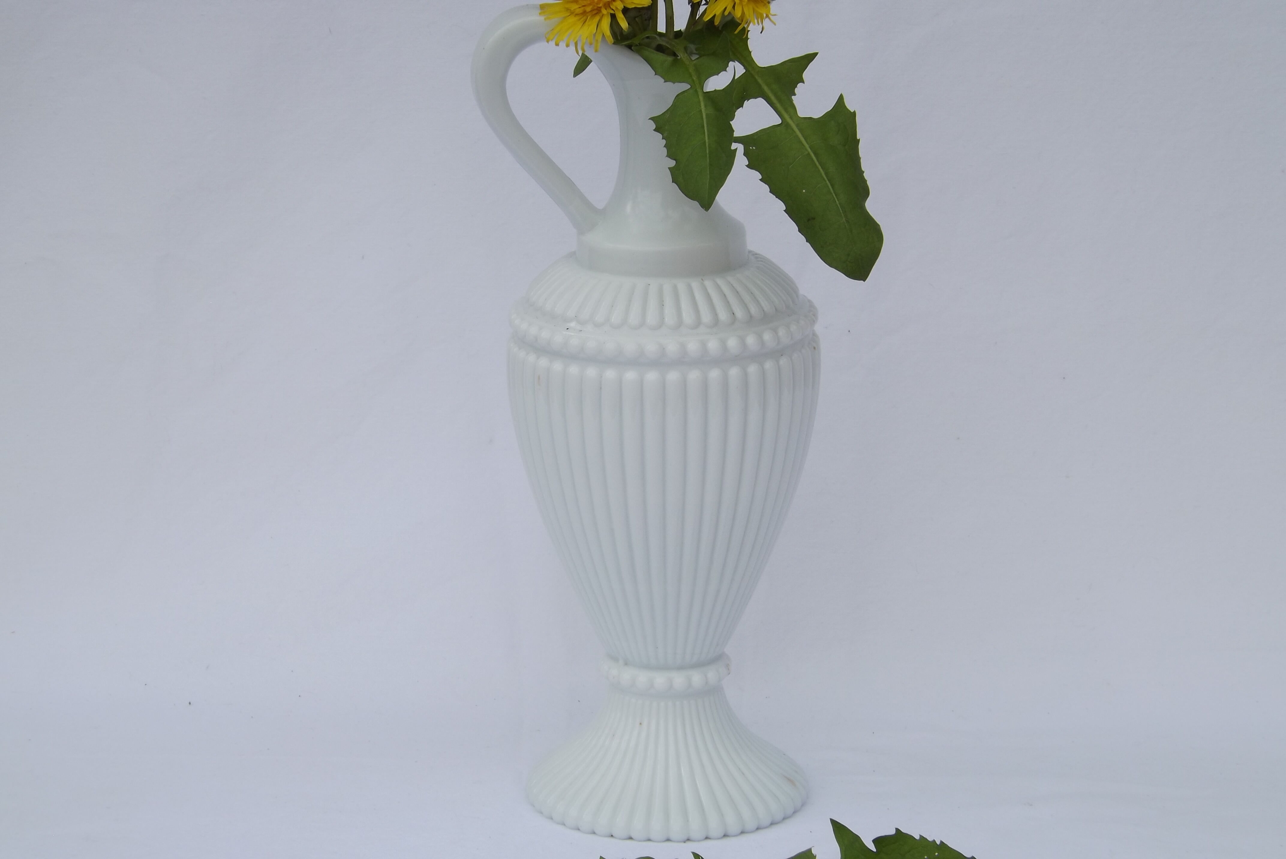 Pitcher vintage glass white opalin way porcelain