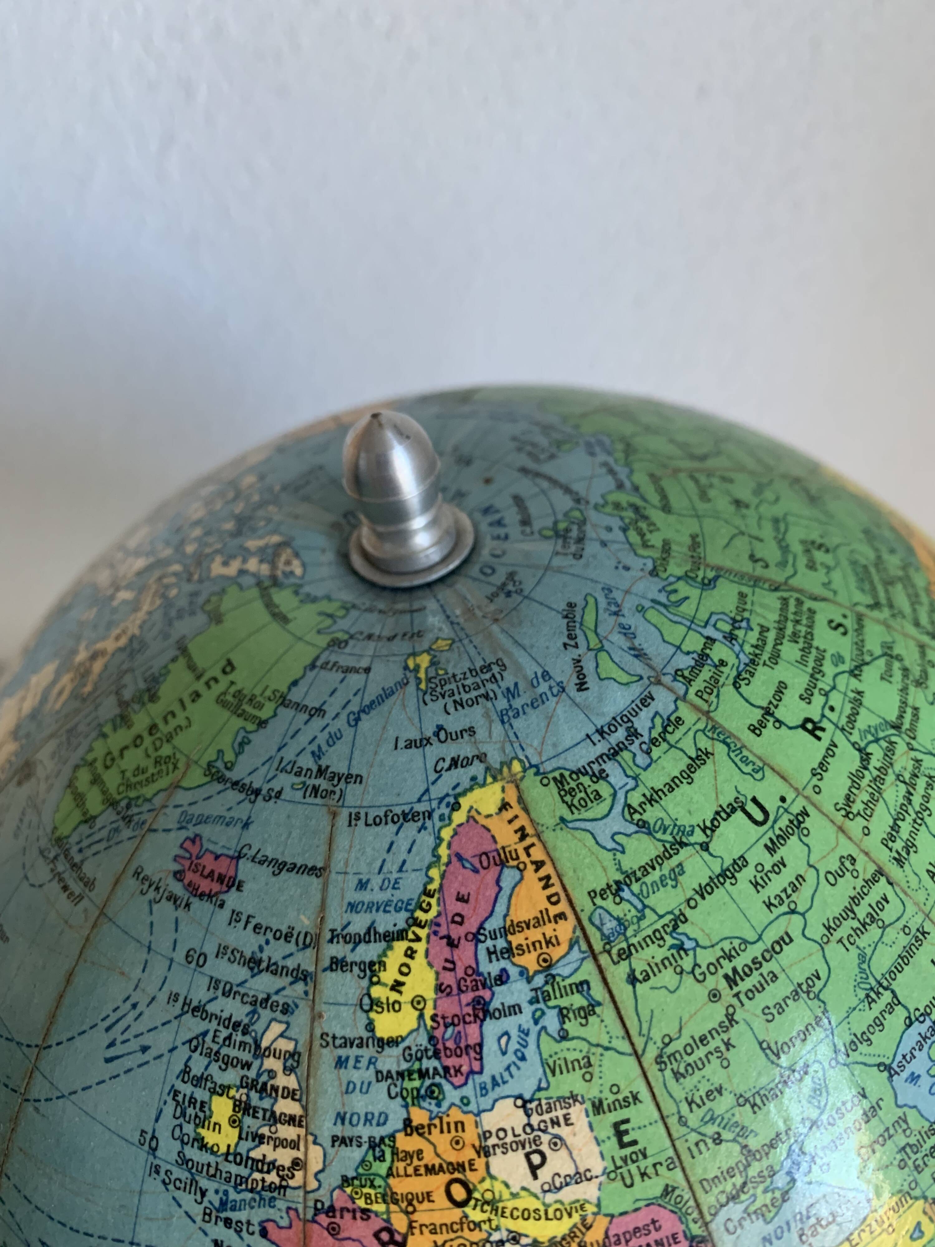 Vintage terrestrial globe 1960 Girard et Barrère wood - 29 cm