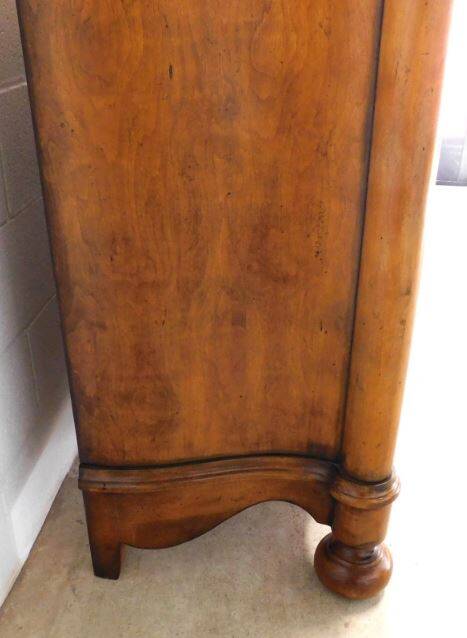 Century Furniture Traditional 8-Drawer Fruitwood Dresser/Chest of Drawers