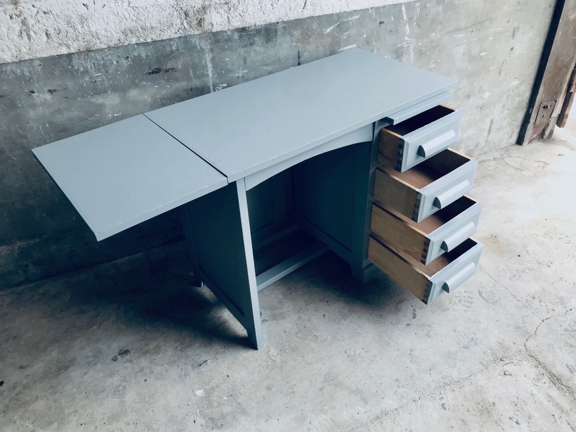 Box desk