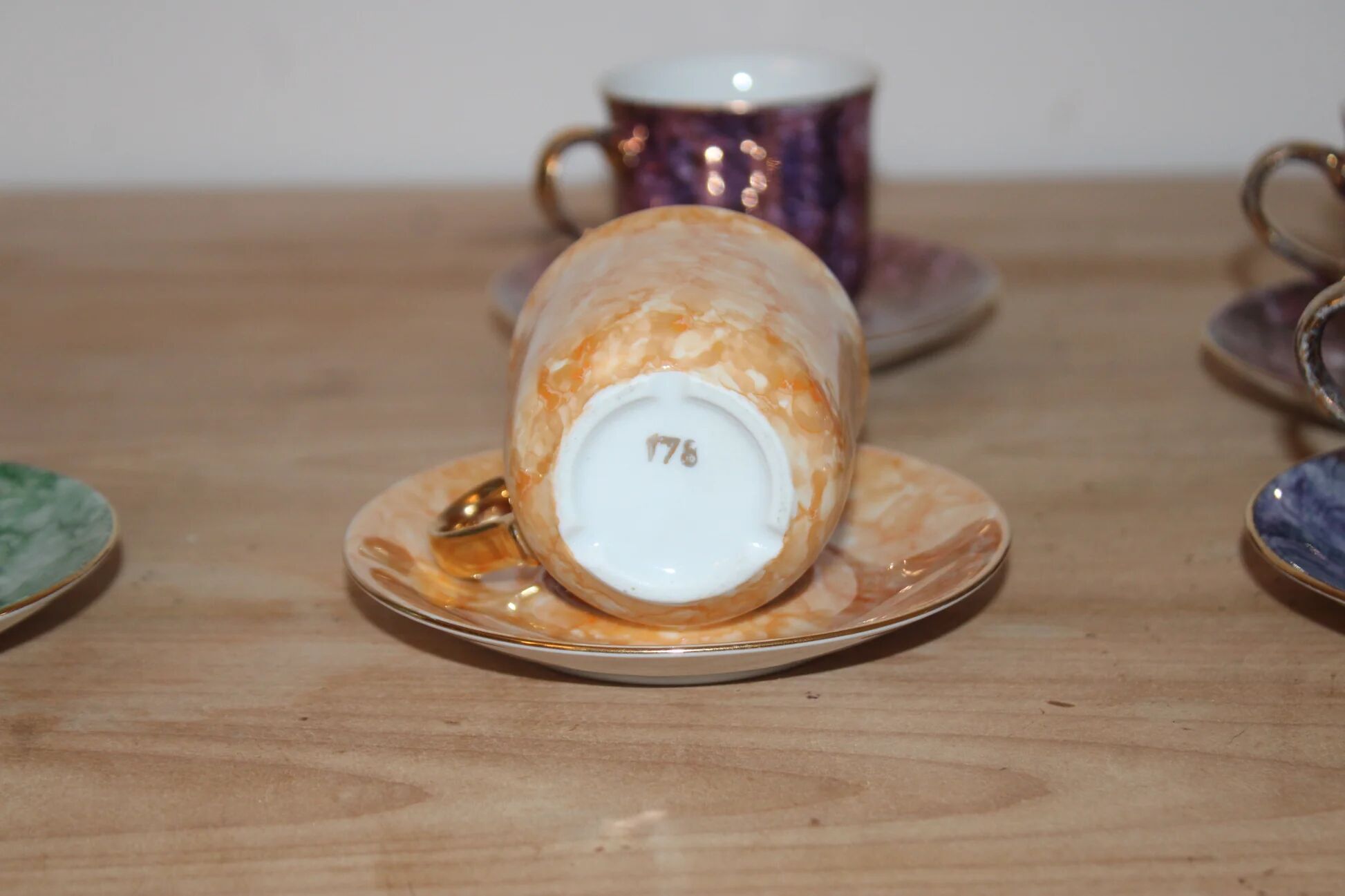 Set of 5 marbled porcelain coffee cups and saucers, hand-painted, with a gold rim.