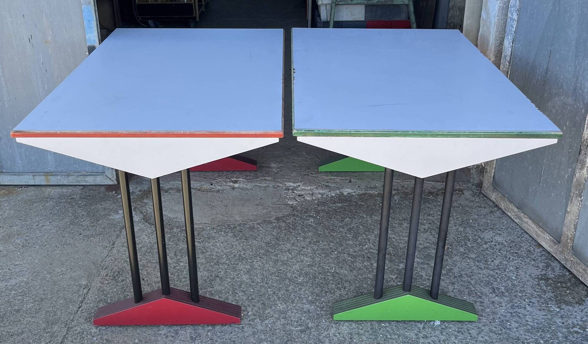 Paire de tables Années 80 Post-modernes