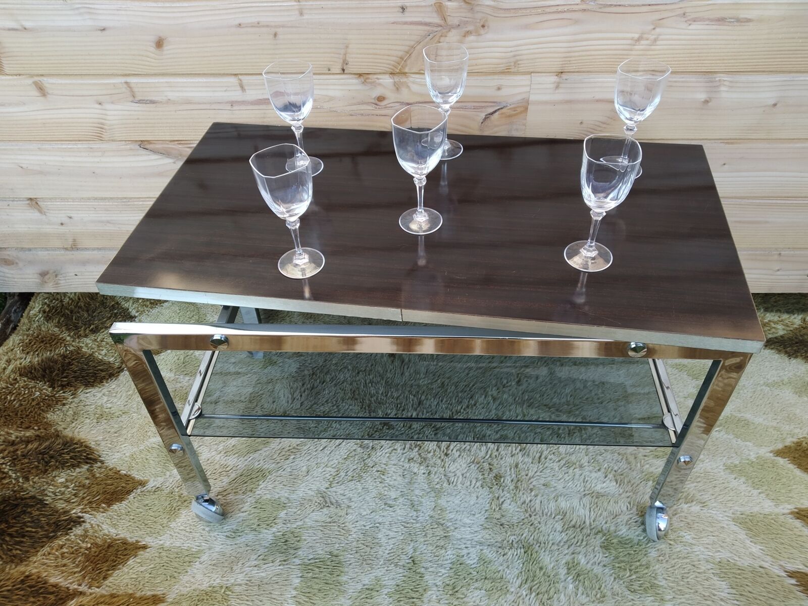 Swivel rolling coffee table