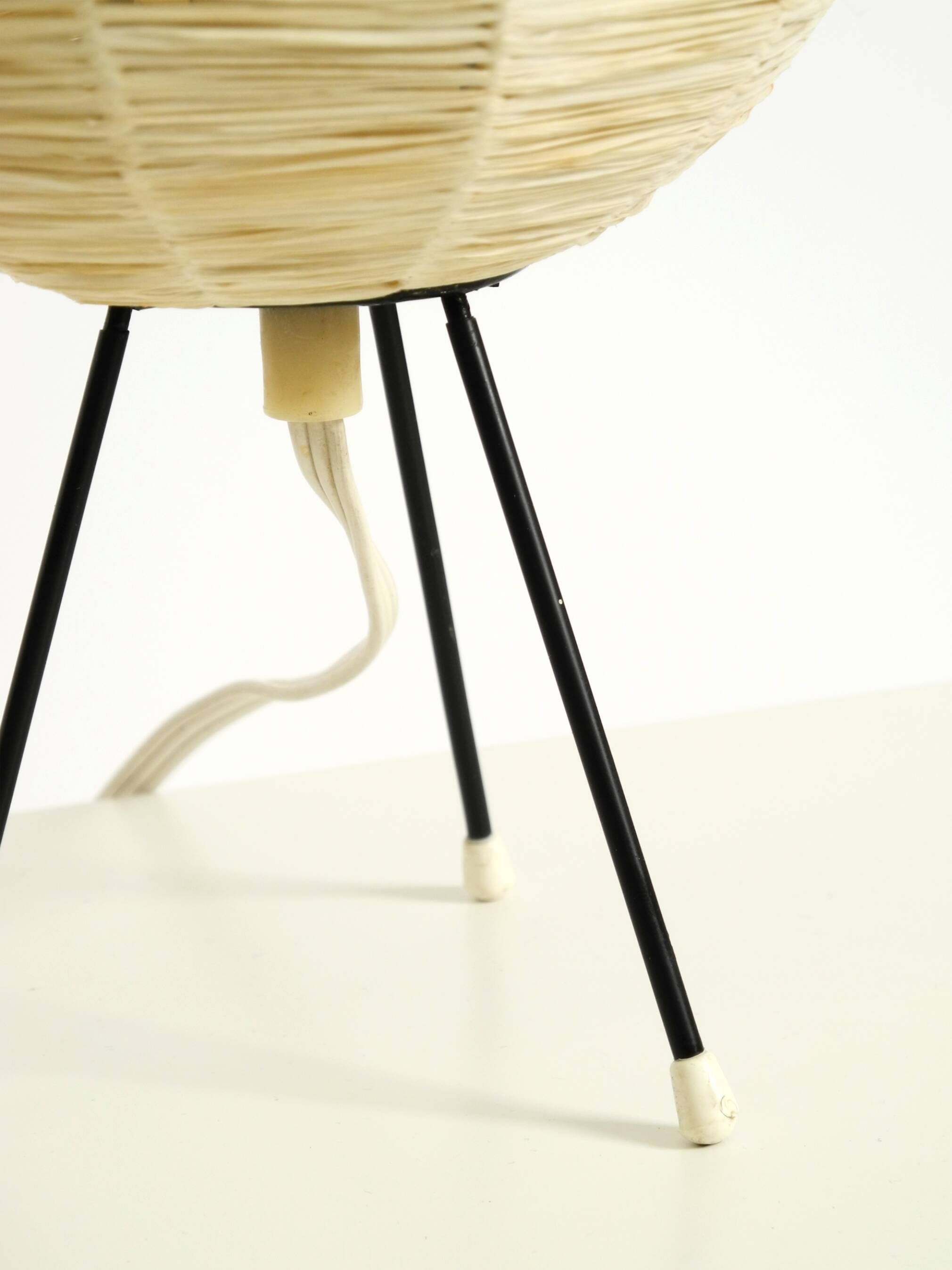 Beautiful mid-century modern tripod raffia table lamp