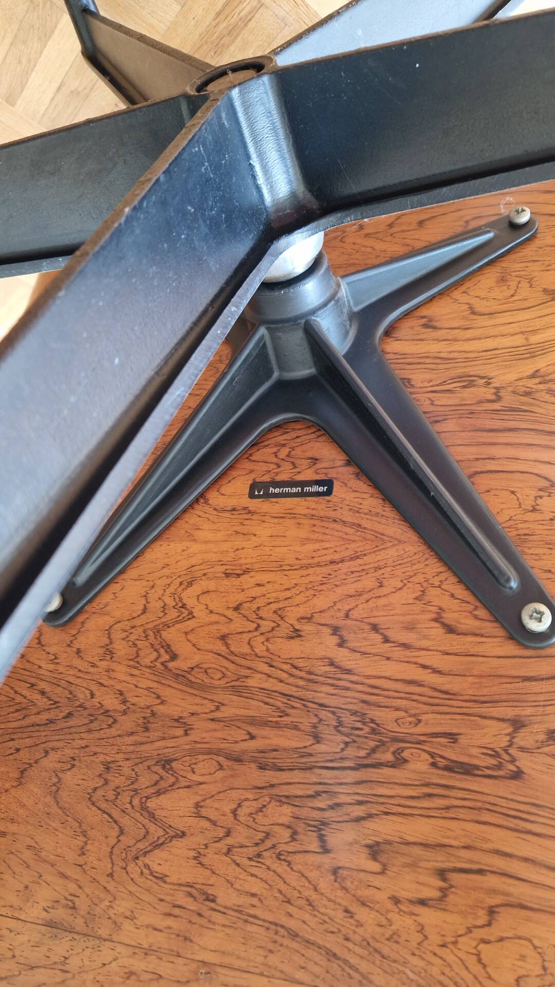 Herman Miller Lounge chair Charles Eames model 670