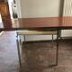 Table en formica avec sa chaise et son tabouret imitation palissandre