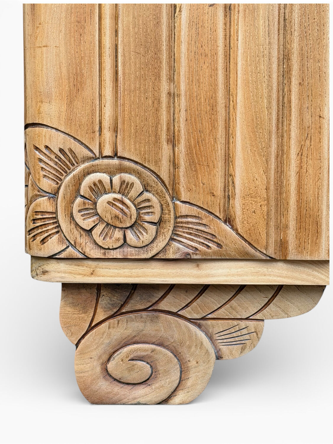 Art Deco Parisian buffet in solid raw oak from the 1930s.