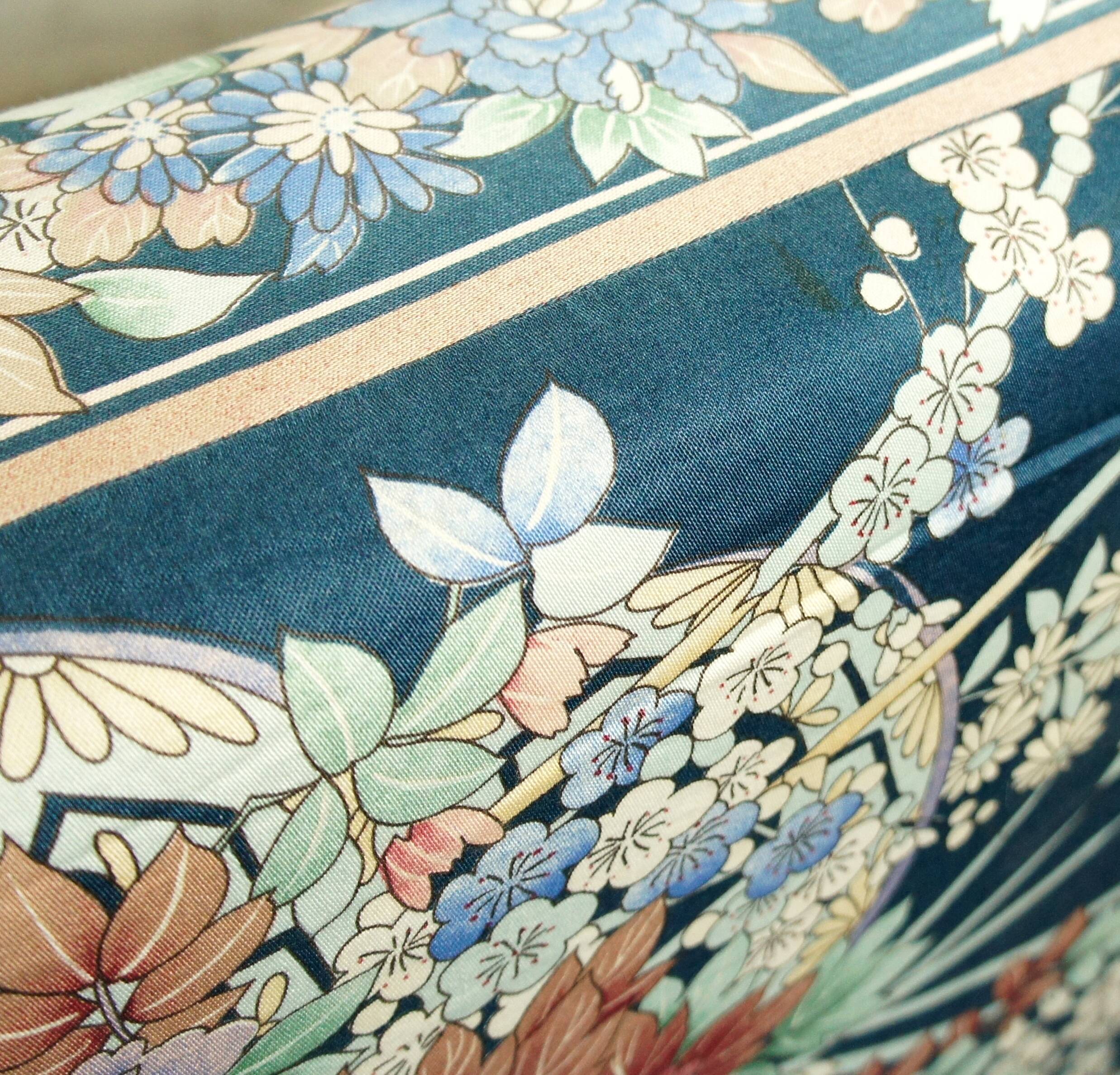 Canapé matelas de sol "bohème" en coton fleuri satiné