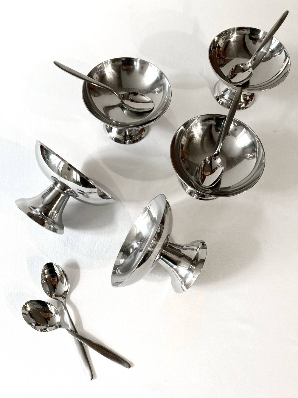 Set of 5 Guy Degrenne stainless steel ice cream cups and spoons