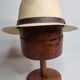 Forme à chapeau en bois ancienne sur pied, 1900, 29 cm