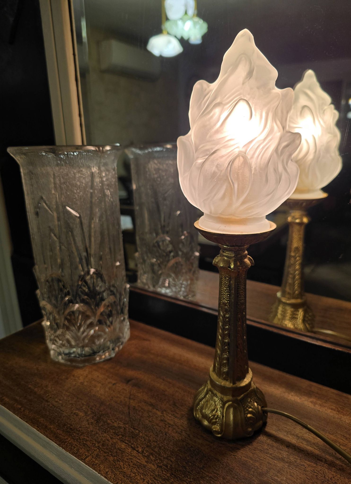 Lampe à poser pied laiton et globe flamme vintage 