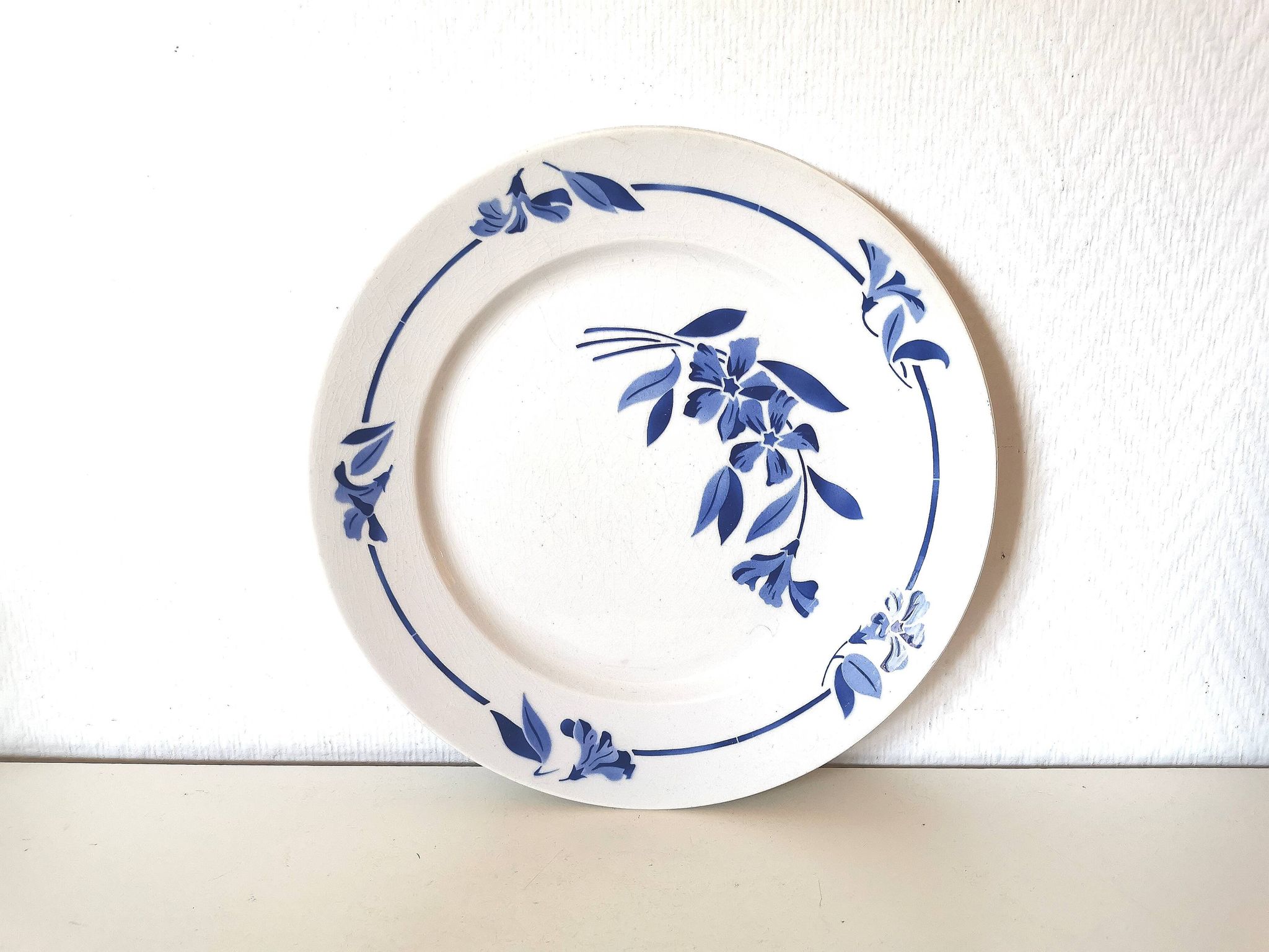 Creil et Montereau round serving dish, blue flower motif