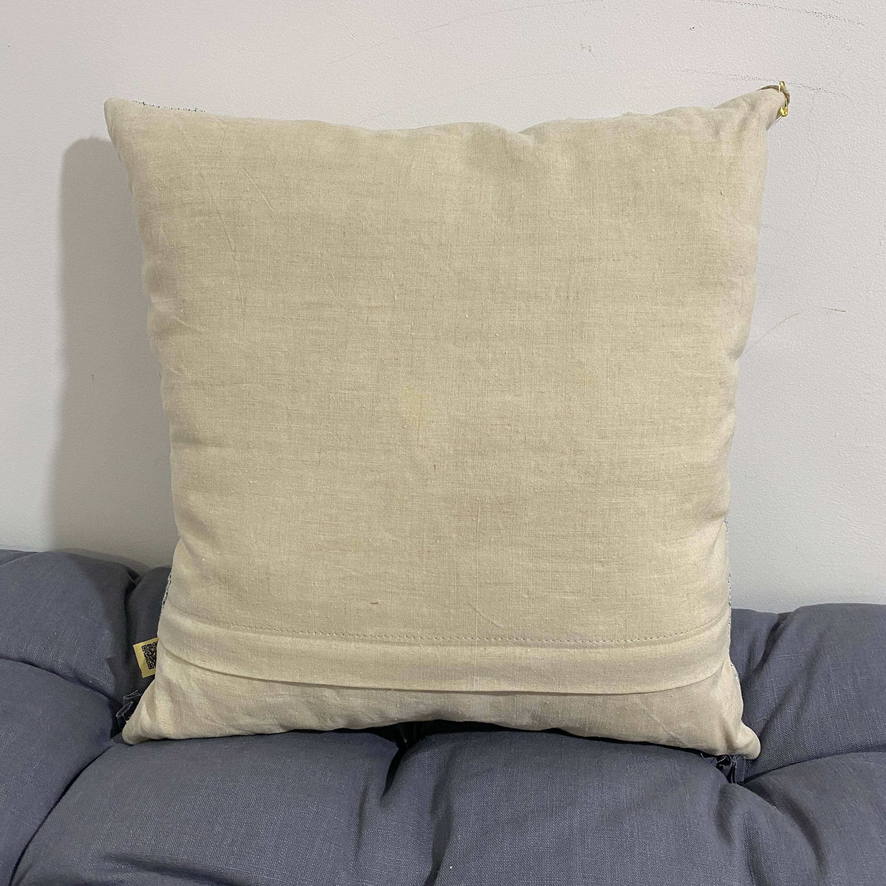 Handmade cushion in vintage fabric, Kilim style.