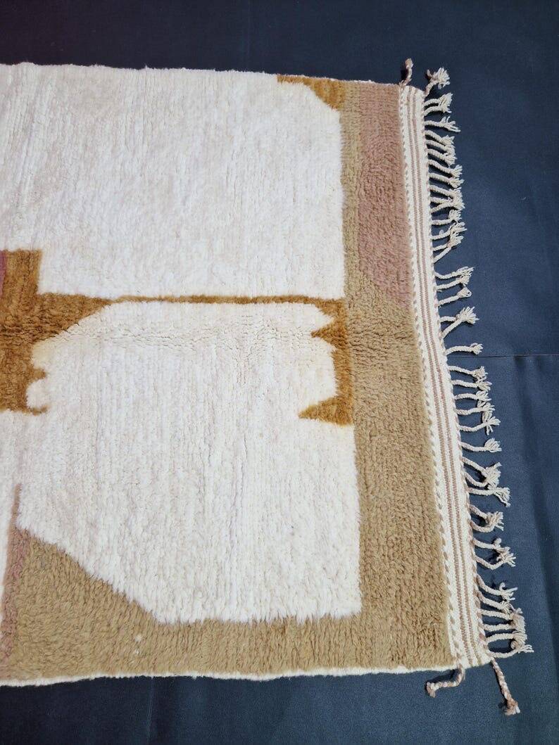 Authentic natural wool Moroccan rug 150/250 cm