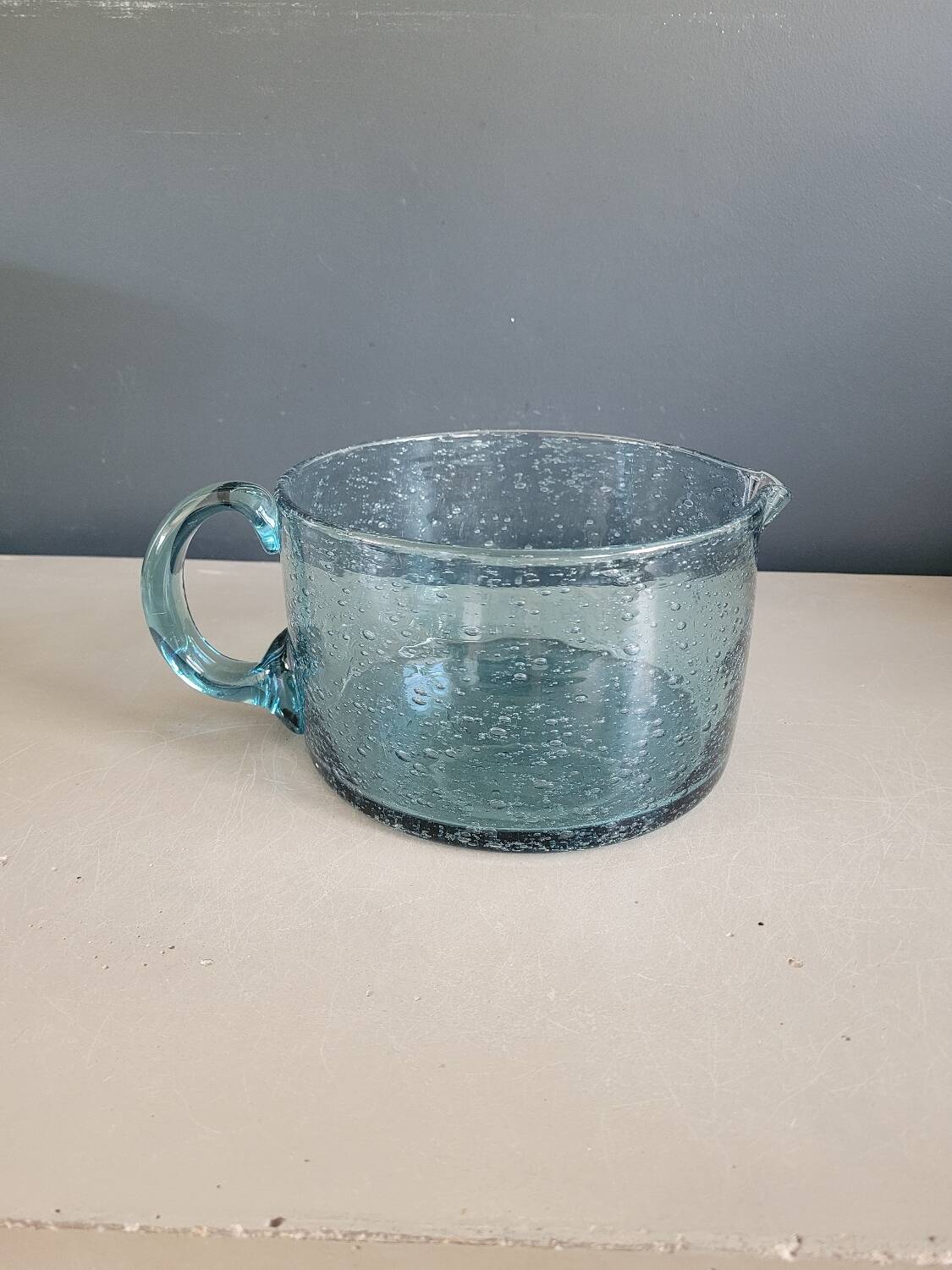 Large 2L pitcher in blue bubble glass