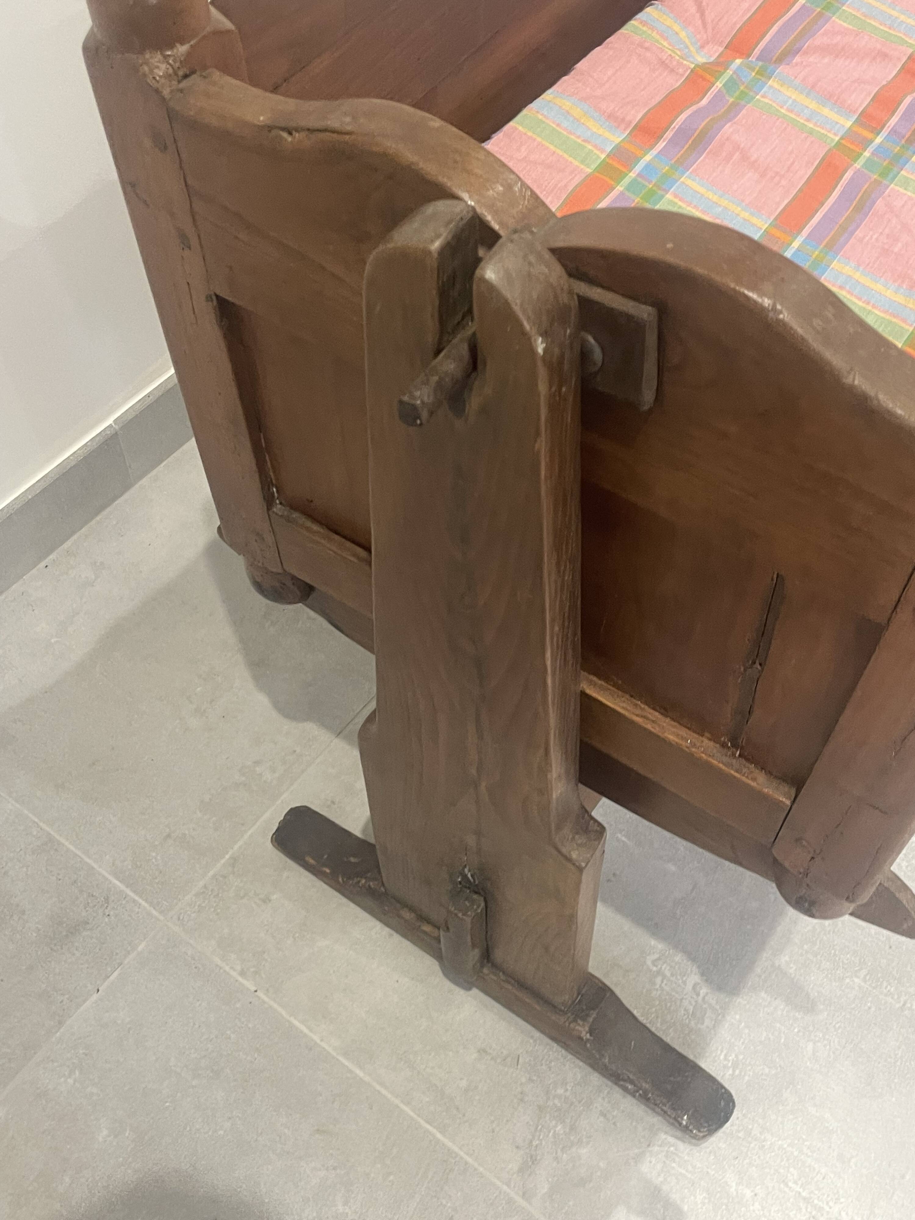 Small rocking bed 19th century
