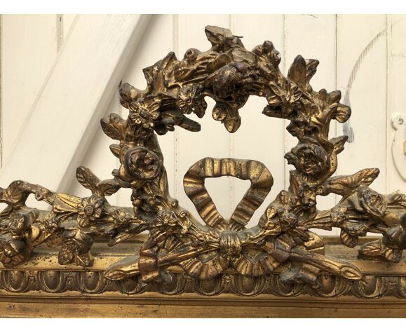Trumeau aux amour, miroir de style Louis XVl, stuc et bois doré, putti