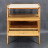 Table de chevet en érable, style milieu du siècle, années 1960, avec étagère en verre opale, restaurée, Tchécoslovaquie