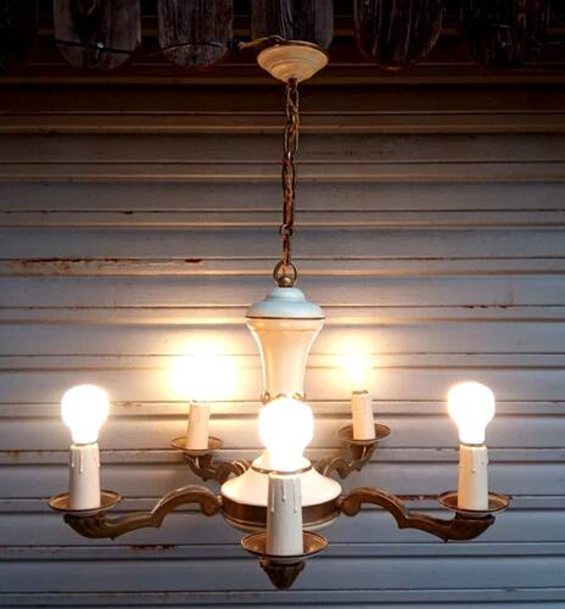 Rare chandelier with 5 lights in bronze and lacquered brass - Circa 1940 - in working condition.