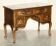 Coiffeuse chinoise circa 1920 en noyer avec décoration Chinoiserie