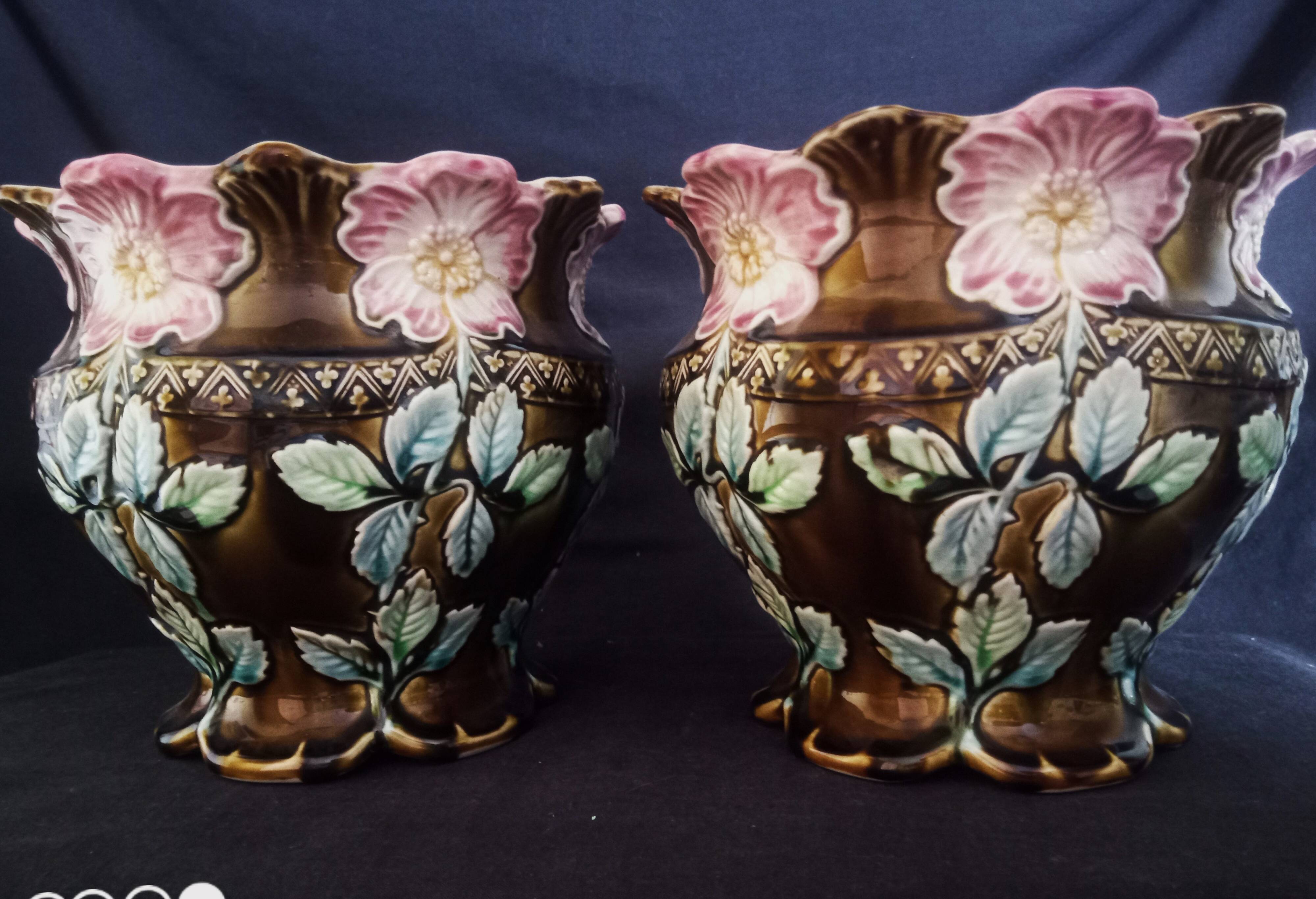 Gustave de Bruyn, Fives/Lille workshop - Pair of slip-cast planters