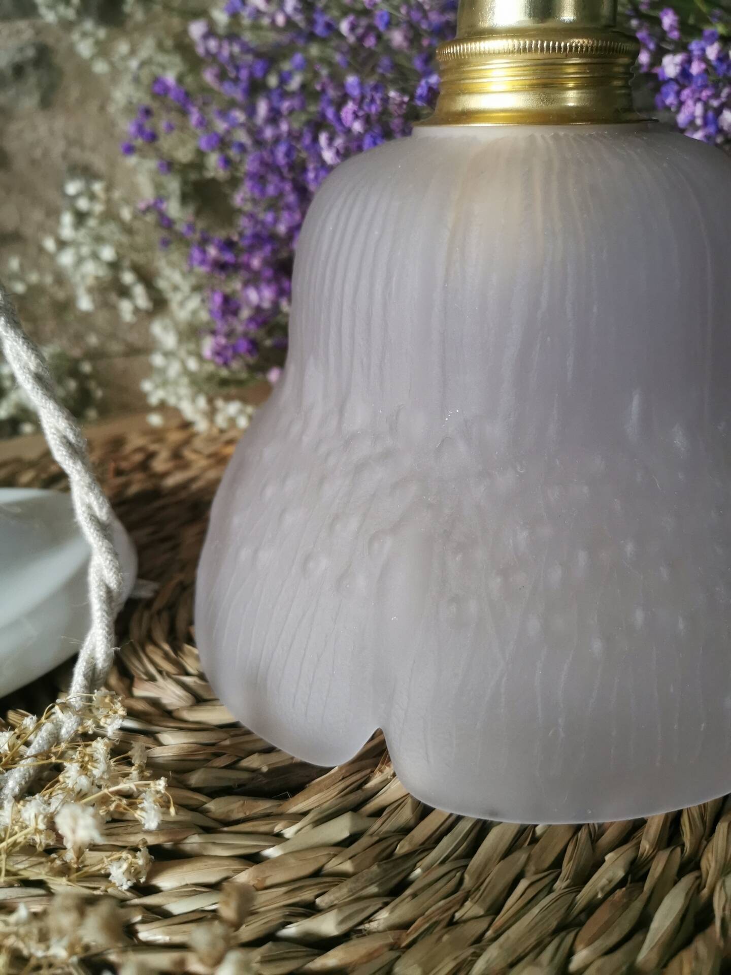 Suspension fleur Vintage en verre moulé rose