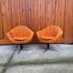 2 fauteuils pivotants en métal et tissu, années 1960