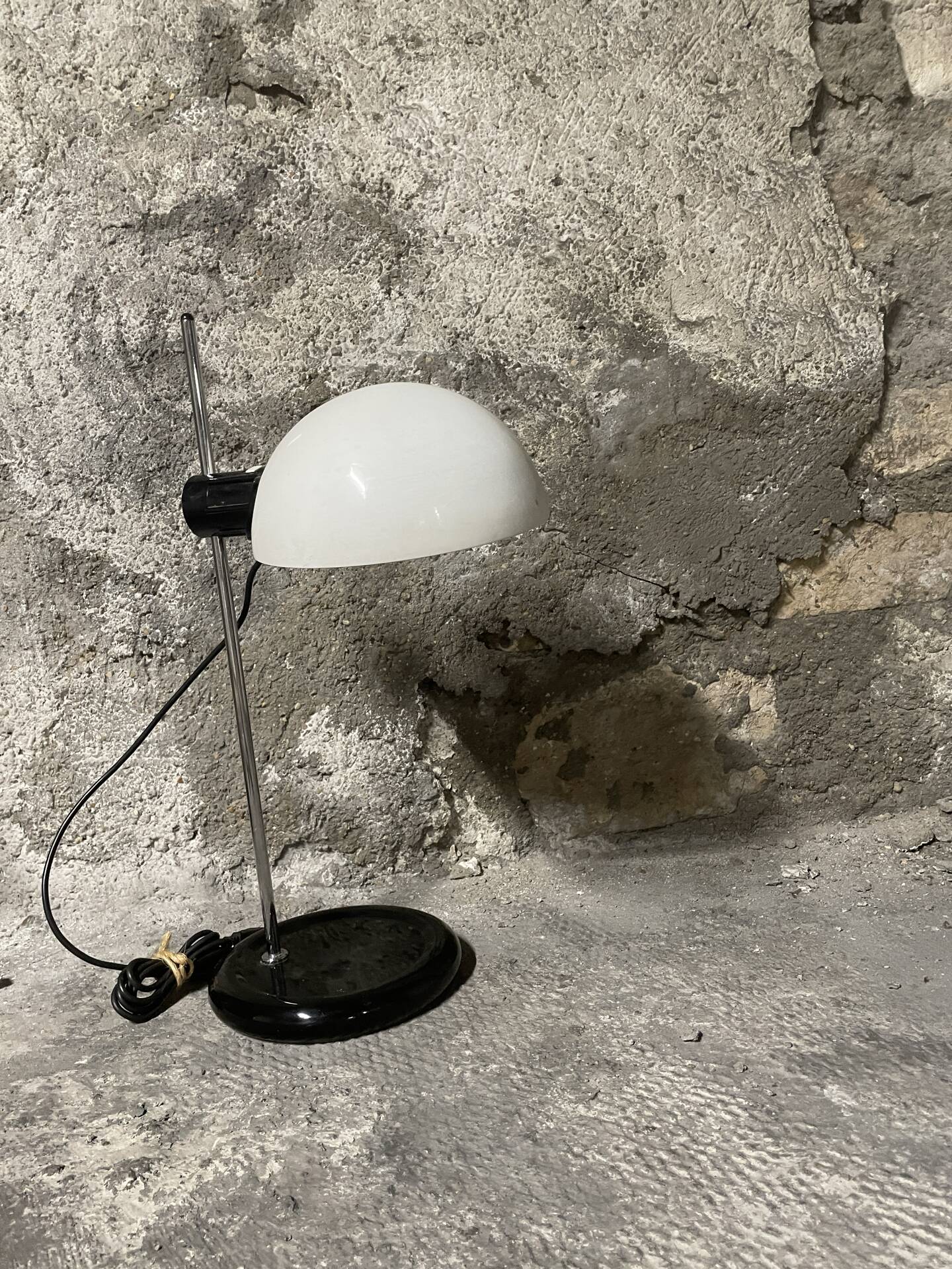 Harvey Guzzini vintage Italian desk lamp from the 1970s.