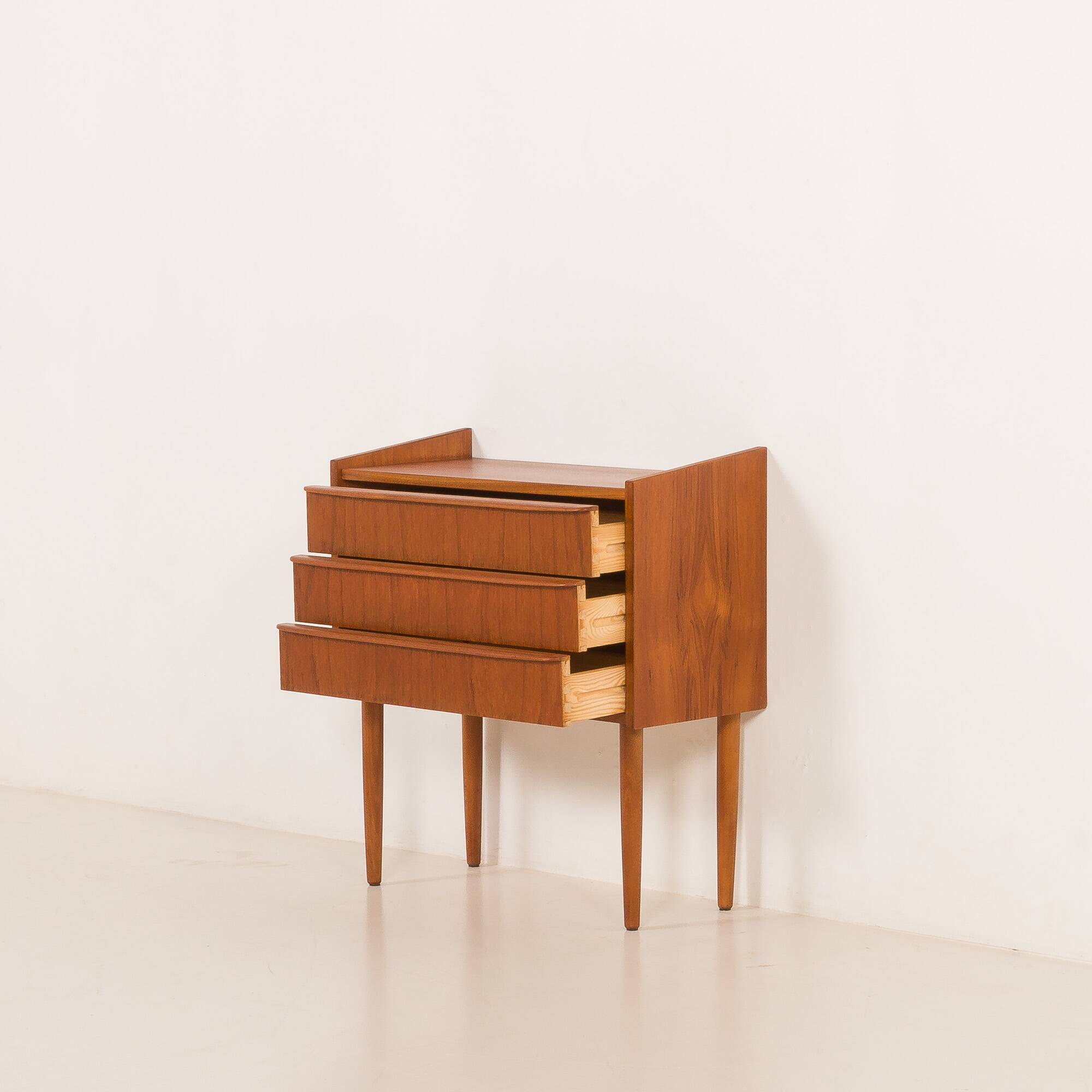 Commode danoise en teck, années 1960