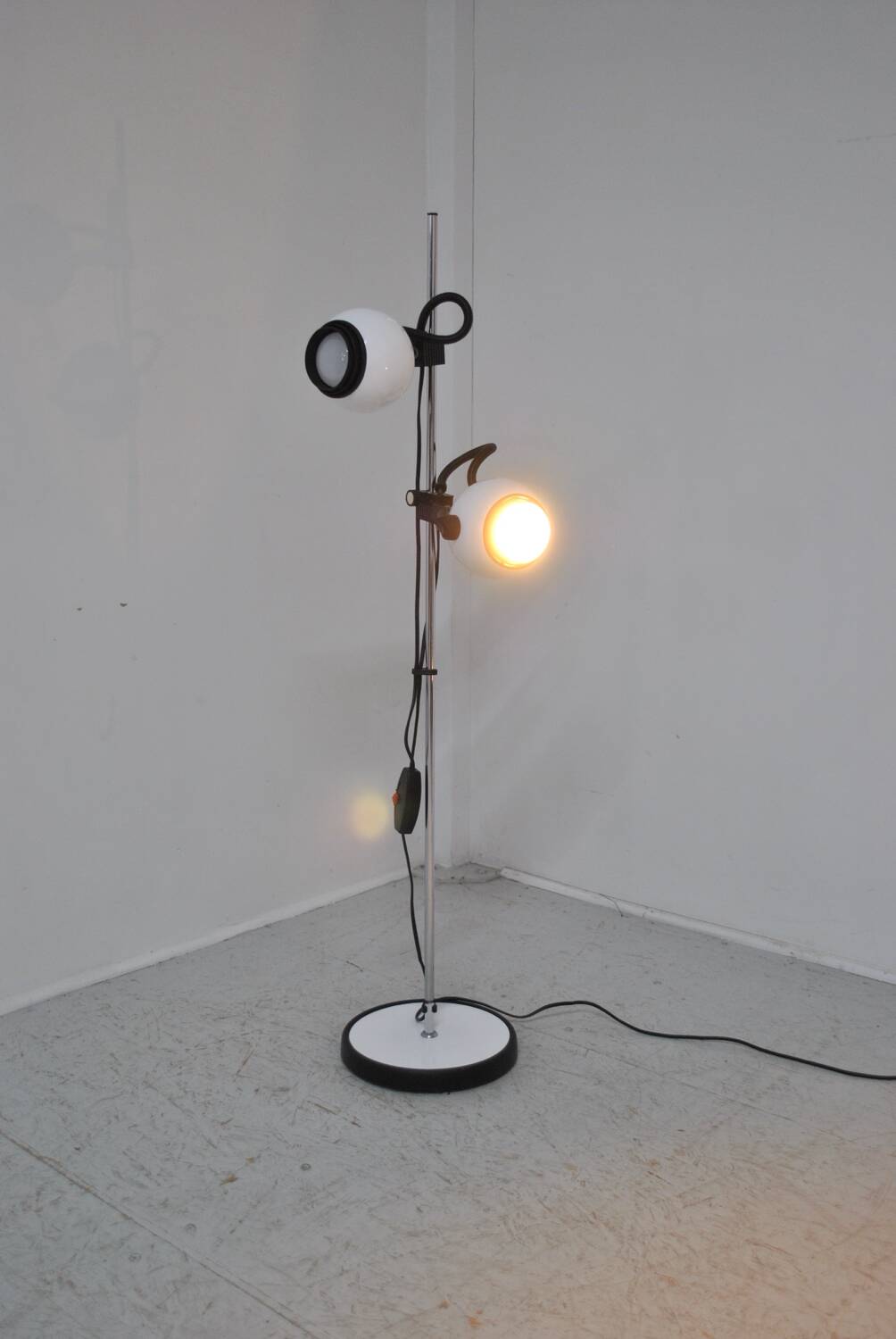 2-spot floor lamp 1970