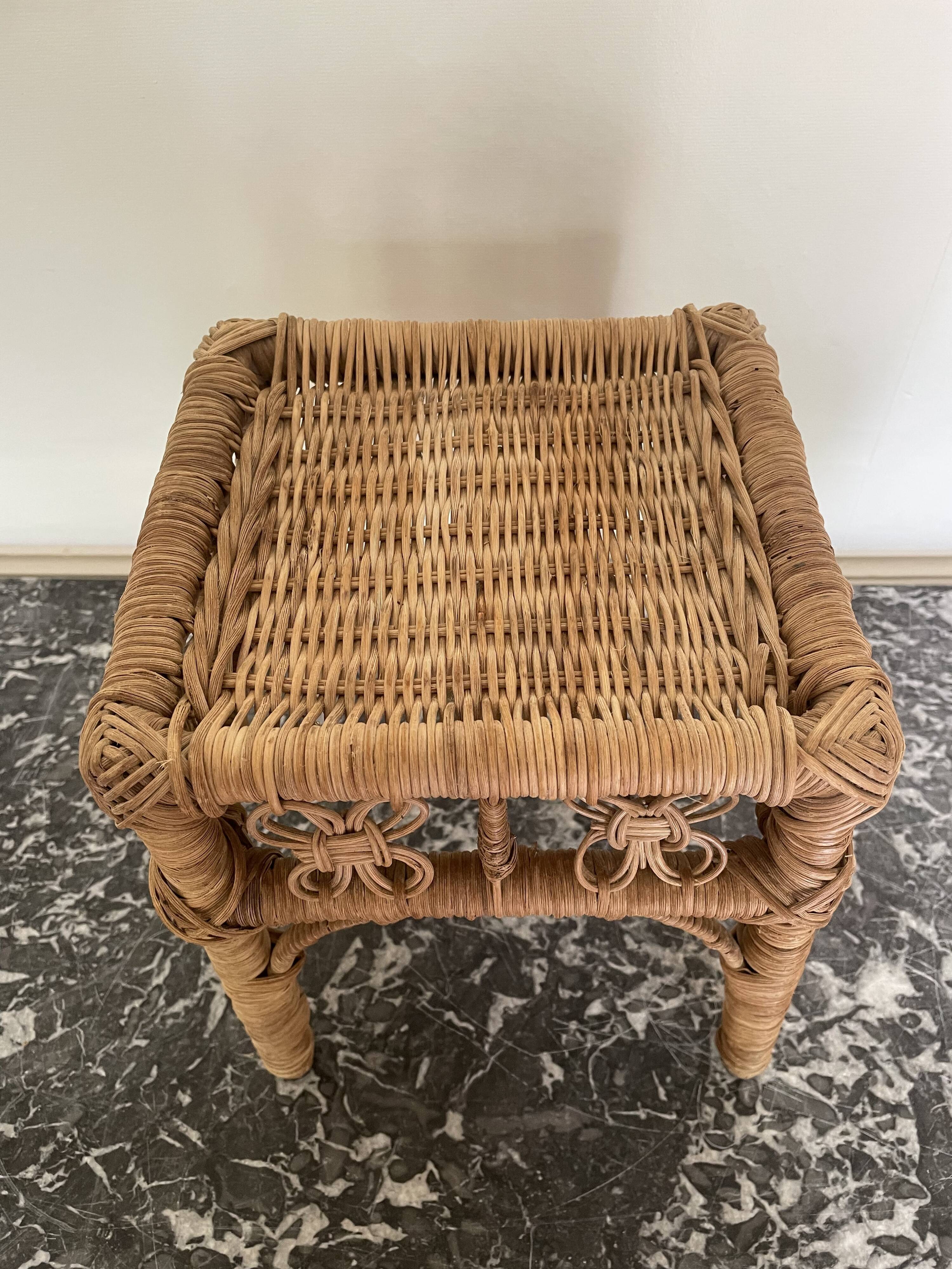 Tabouret en rotin peacock