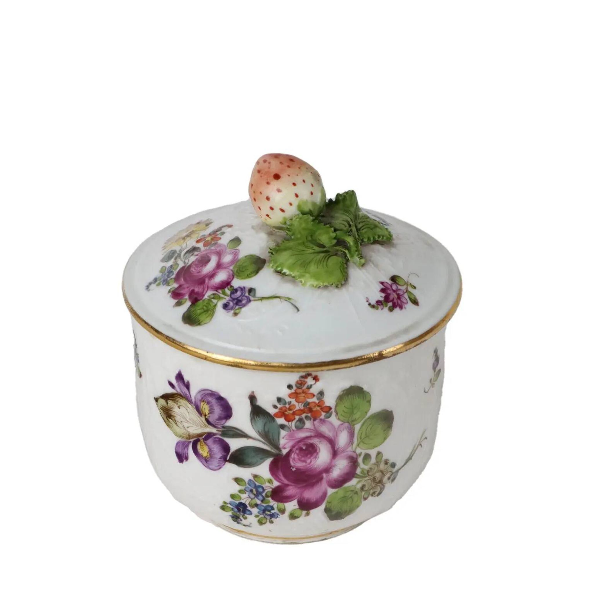 Sucrier ancien en porcelaine blanche peinte, Europe