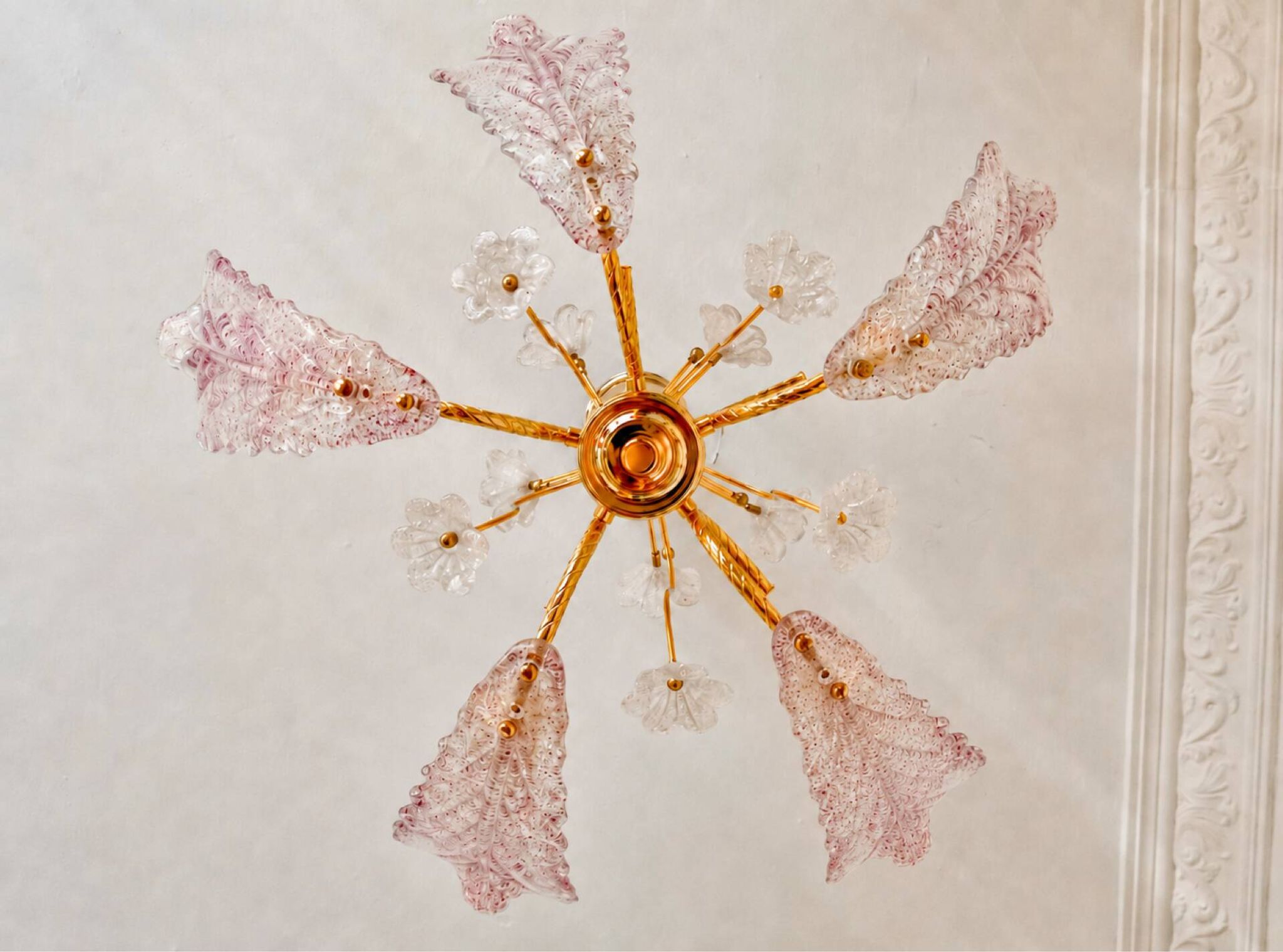 Vintage Murano glass chandelier in pink and gold metal, 1970s.