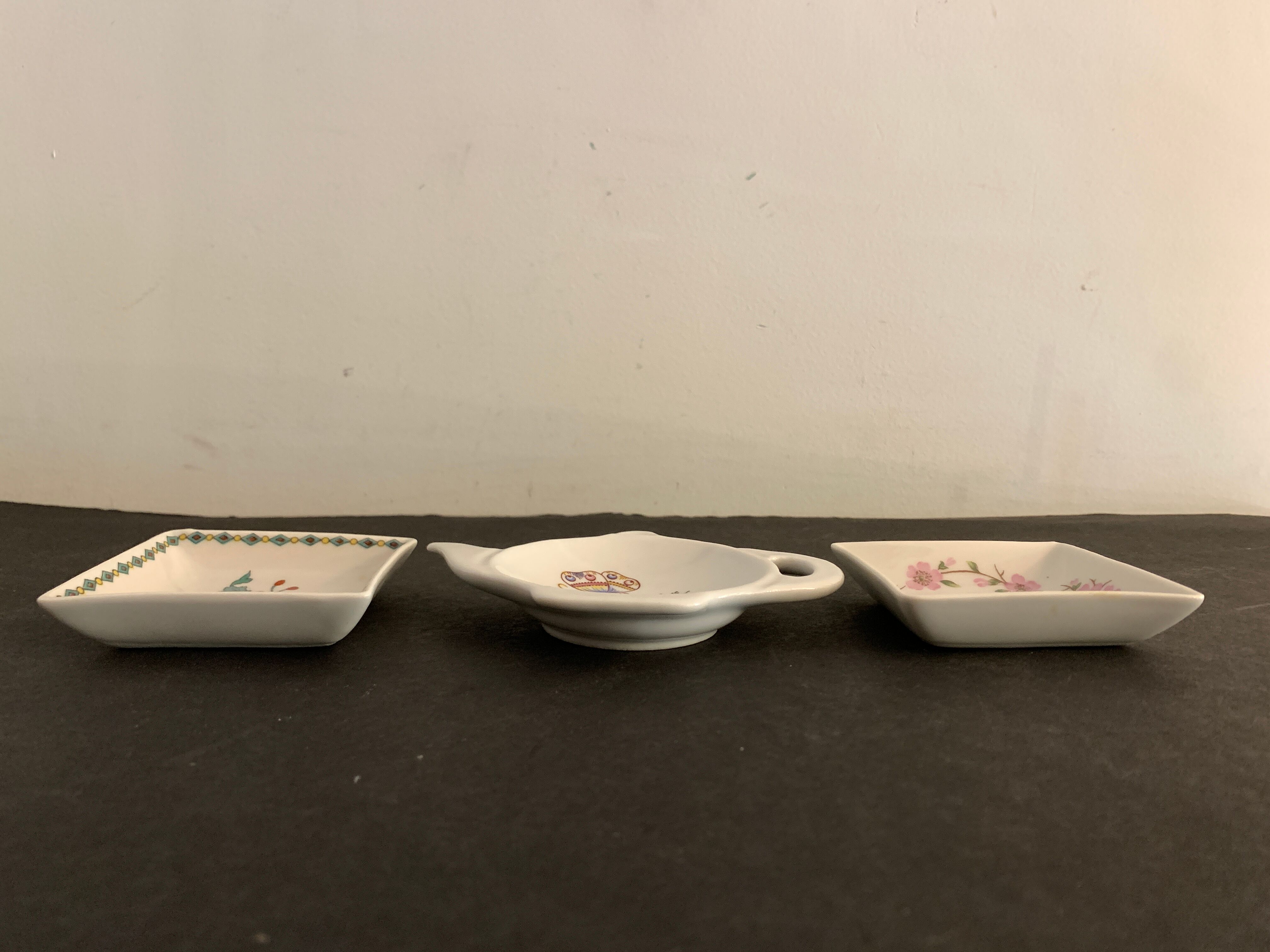 3 porcelain cups