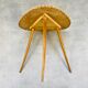 Table d'appoint tripode osier rouge années 50