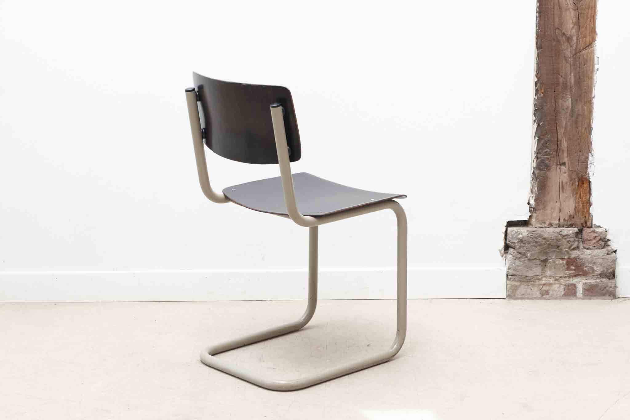 Pagholz chair in ebony and white