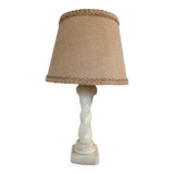 Lampe en albâtre et abat jour jute camel