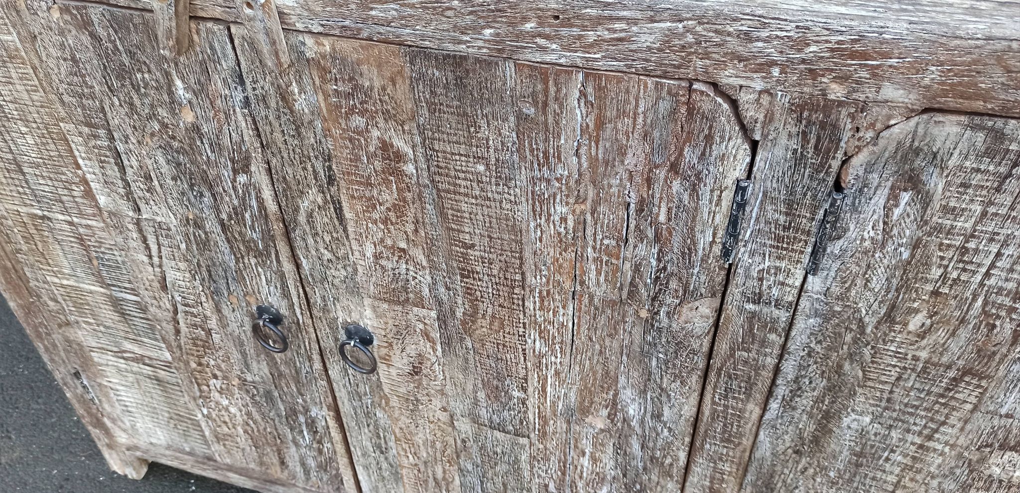 Buffet 4 portes en bois brut