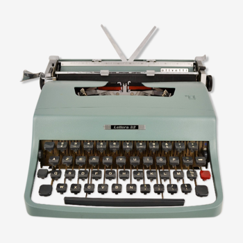 Olivetti lettera 32  typewriter 1960